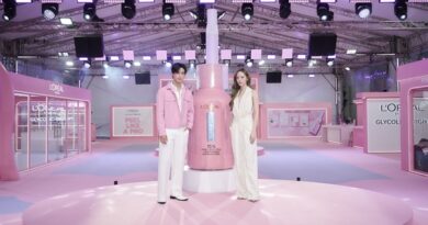ณิชา–เจมีไนน์ เผยความลับความกระจ่างใสจาก L’Oréal Paris ด้วย  “Glycolic Bright Exfoliant Peel” พีลลิ่งมาส์กชมพู ณ พาร์ค พารากอน